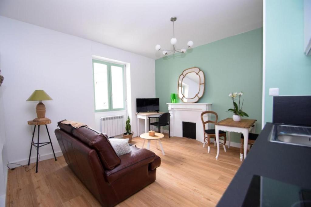 Appartement Entre Plage De L'Ecluse Et Place Du Marche Dinard Exterior photo